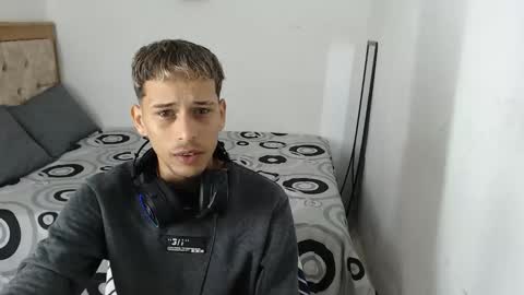 carlossmi01 online show from 10/22/25, 02:06