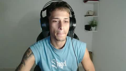 carlossmi01 online show from 11/21/25, 04:38