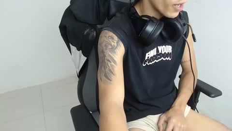 carlossmi01 online show from 12/02/25, 04:46