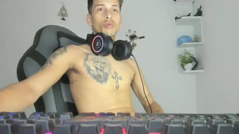 carlossmi01 online show from 01/08/26, 04:15