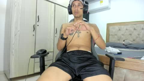 Snapshot of carlossmi01 chatting on 06/21/26, 05:21 carlossmi01 online show from 06/21/26, 05:21