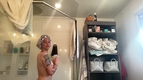 carlyy13 online show from 10/20/25, 02:39