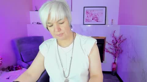 Carmen online show from 09/17/25, 08:43