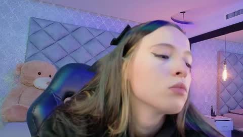 caro_adams1 online show from 11/20/25, 12:05