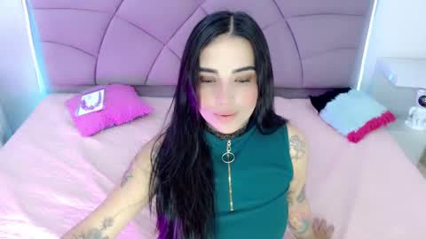 Carolaine01 online show from 11/22/25, 05:45