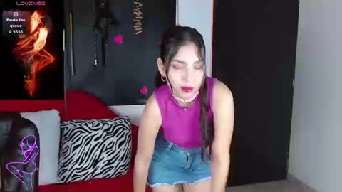 Snapshot of carolaine69_ chatting on 09/24/25, 01:36 Caroline online show from 09/24/25, 01:36