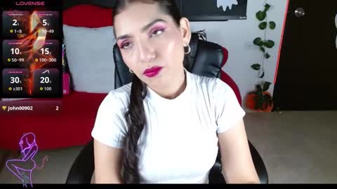 Snapshot of carolaine69_ chatting on 10/07/25, 01:41 Caroline online show from 10/07/25, 01:41