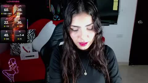 Snapshot of carolaine69_ chatting on 05/27/26, 01:30 Caroline online show from 05/27/26, 01:30