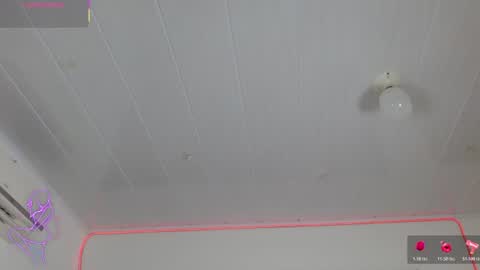 Snapshot of carolaine69_ chatting on 06/20/26, 01:36 Caroline online show from 06/20/26, 01:36