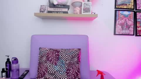 Carolina  online show from 10/01/25, 08:59