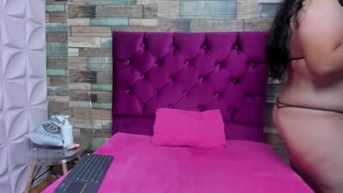 Snapshot of carolina_lenon chatting on 02/27/26, 07:47 Angie Carolina online show from 02/27/26, 07:47