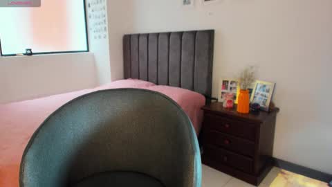 carolina_zaens online show from 10/10/25, 04:17