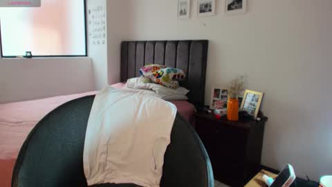 carolina_zaens online show from 10/15/25, 05:35