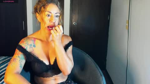 carolina_zaens online show from 04/22/26, 02:29