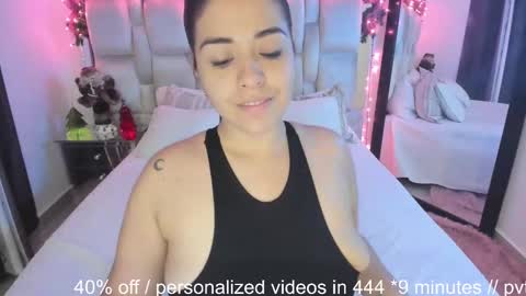 Snapshot of carolinafox_ chatting on 12/02/24, 03:04 caroline online show from 12/02/24, 03:04