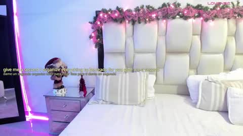 Snapshot of carolinafox_ chatting on 12/07/24, 12:08 caroline online show from 12/07/24, 12:08