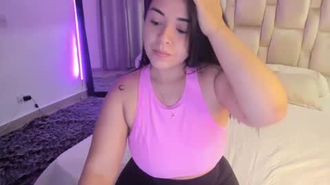 Snapshot of carolinafox_ chatting on 01/30/25, 04:58 caroline online show from 01/30/25, 04:58