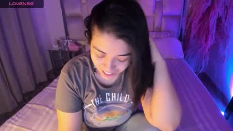 Snapshot of carolinafox_ chatting on 10/22/25, 04:35 caroline online show from 10/22/25, 04:35