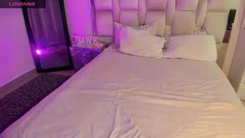 Snapshot of carolinafox_ chatting on 11/11/25, 05:18 caroline online show from 11/11/25, 05:18