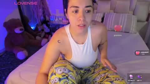 Snapshot of carolinafox_ chatting on 11/16/25, 05:13 caroline online show from 11/16/25, 05:13