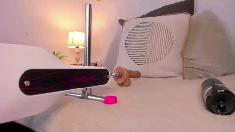  Caroline  online show from 04/15/26, 11:39