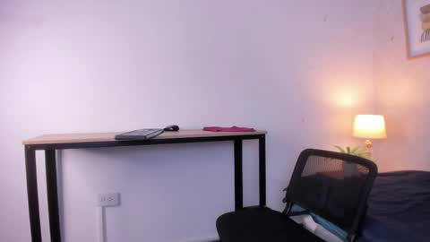  Caroline  online show from 04/23/26, 11:42