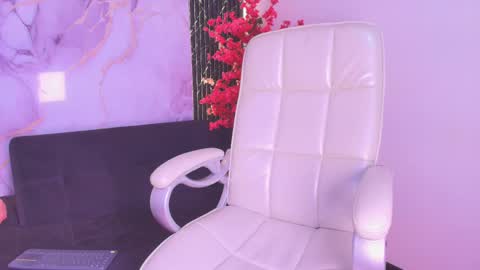 Snapshot of caroline_foster1 chatting on 11/18/25, 12:09 caroline_foster1 online show from 11/18/25, 12:09