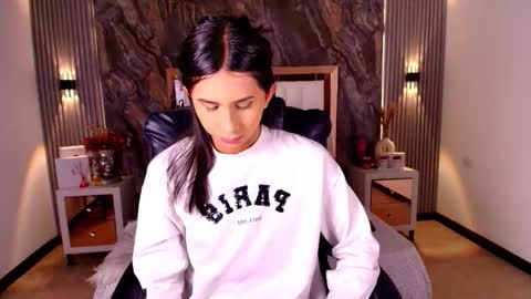 caroline_foster1 online show from 03/05/26, 12:12