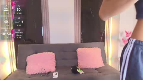 caroline_foster1 online show from 06/19/26, 12:09