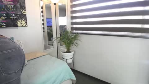 Snapshot of caroline_jackson_ chatting on 01/17/25, 02:28 C A R O L I N E online show from 01/17/25, 02:28