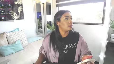 Snapshot of caroline_jackson_ chatting on 02/11/25, 12:48 C A R O L I N E online show from 02/11/25, 12:48