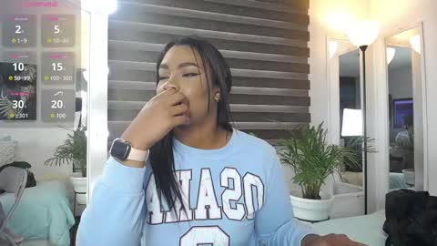 Snapshot of caroline_jackson_ chatting on 02/25/25, 12:45 C A R O L I N E online show from 02/25/25, 12:45