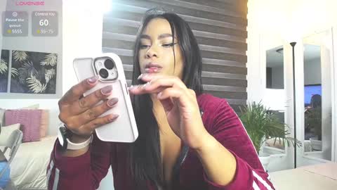 Snapshot of caroline_jackson_ chatting on 03/09/25, 01:37 C A R O L I N E online show from 03/09/25, 01:37