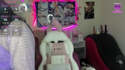 Snapshot of caroline_lenox chatting on 12/06/24, 03:41 Caroline Lenox online show from 12/06/24, 03:41