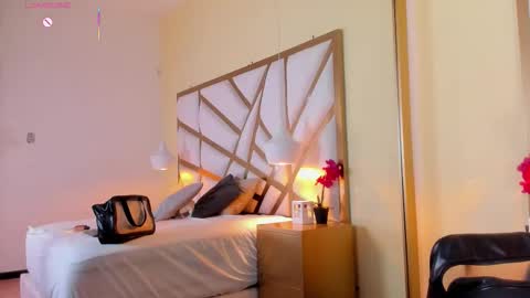 Caroline online show from 09/16/25, 12:28