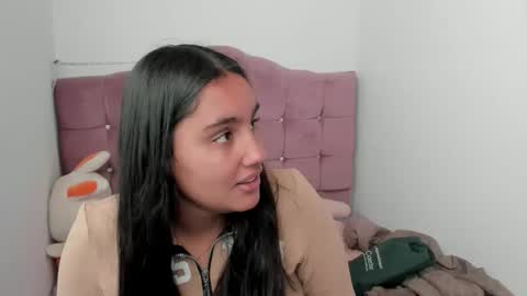 caroline_rodriguez_9 online show from 10/16/25, 07:15