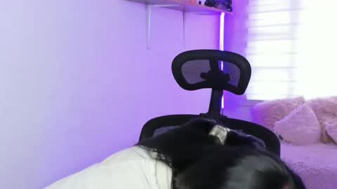 caroline_rodriguez_9 online show from 12/15/25, 07:18