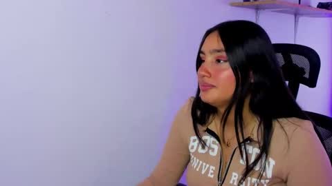 caroline_rodriguez_9 online show from 12/22/25, 07:11