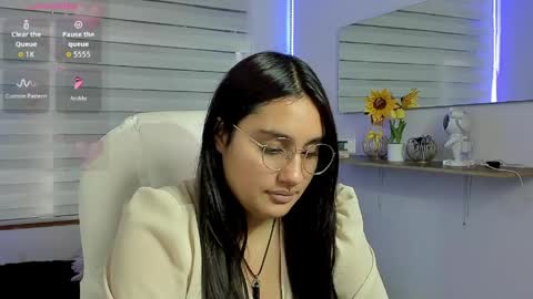 caroline_rodriguez_9 online show from 04/15/26, 07:32