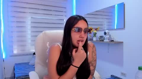 caroline_rodriguez_9 online show from 04/25/26, 08:06