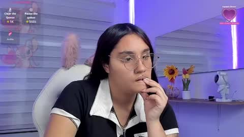 caroline_rodriguez_9 online show from 05/13/26, 07:22