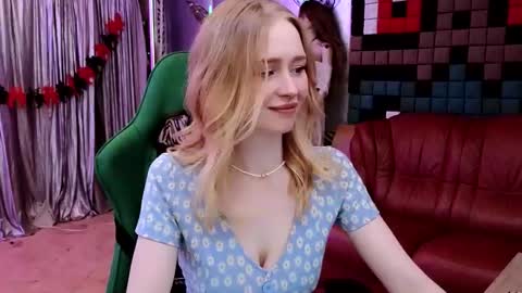 Caroline online show from 11/11/25, 12:38