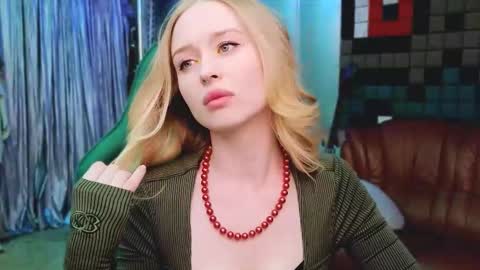 Caroline online show from 11/25/25, 04:40