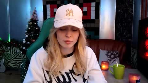 Caroline online show from 12/22/25, 06:27