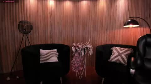 Caro online show from 11/26/25, 10:49