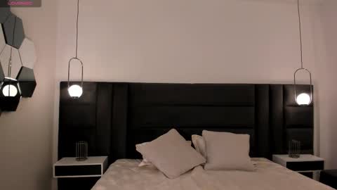 Caro online show from 12/17/25, 10:21