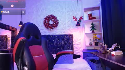 Snapshot of carolinescoth_dl chatting on 12/20/24, 08:45 Caroline Scoth online show from 12/20/24, 08:45