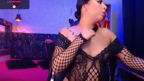 Snapshot of carolinescoth_dl chatting on 03/07/25, 06:43 Caroline Scoth online show from 03/07/25, 06:43