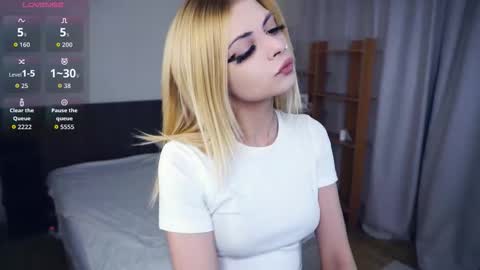 Hello everyone Im Monica Its my first day Were going to have fun together  online show from 10/12/25, 08:08