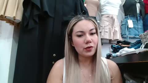 caroo0615 online show from 10/27/25, 11:41